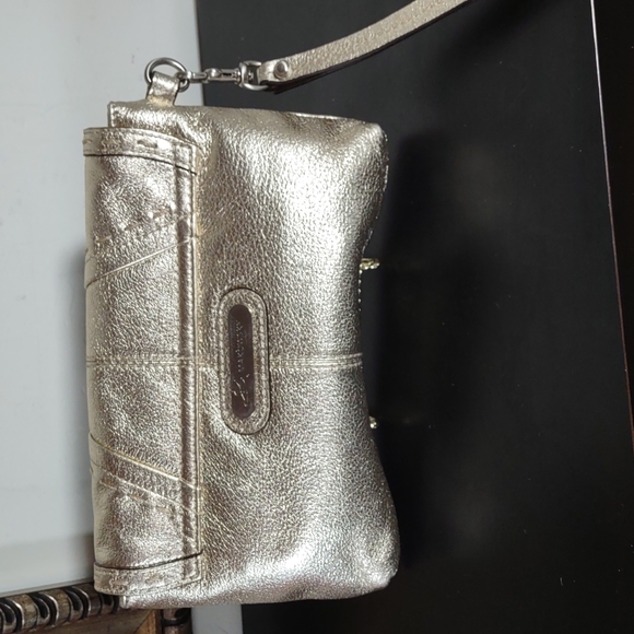 B Makowsky Gold Leather Wristlet - Picture 2 of 6